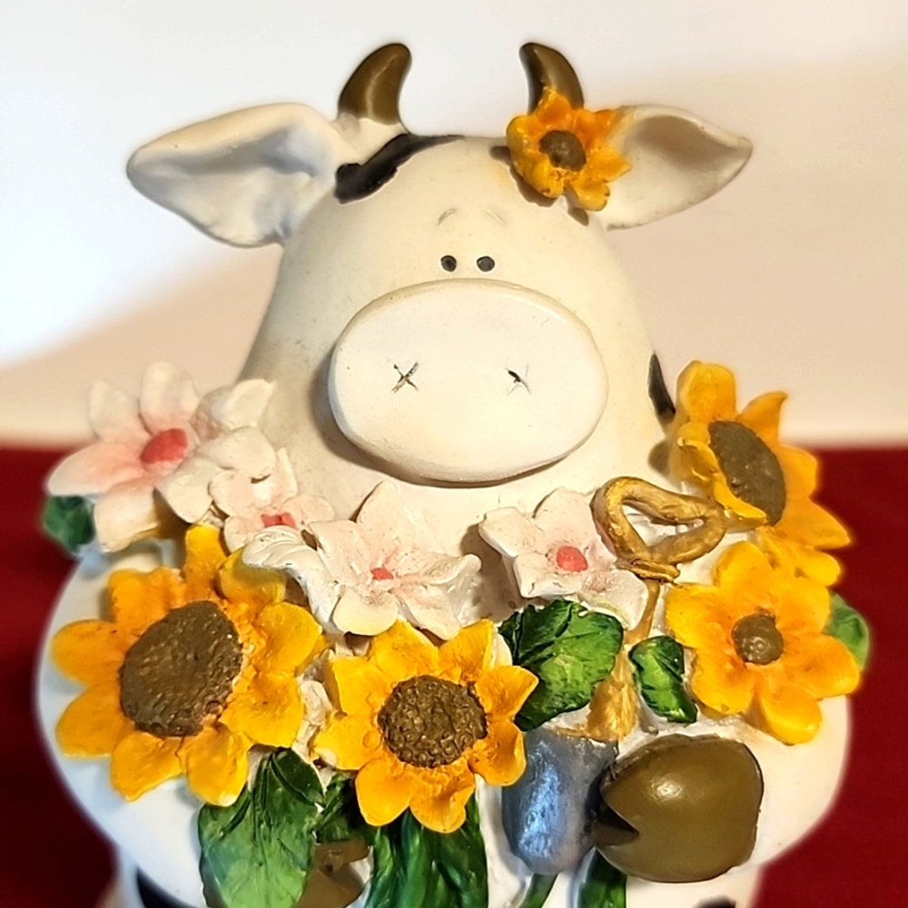 Shelf sitter or Candle Topper. Cow holding beautiful flowers. New no tag - Picture 6 of 8